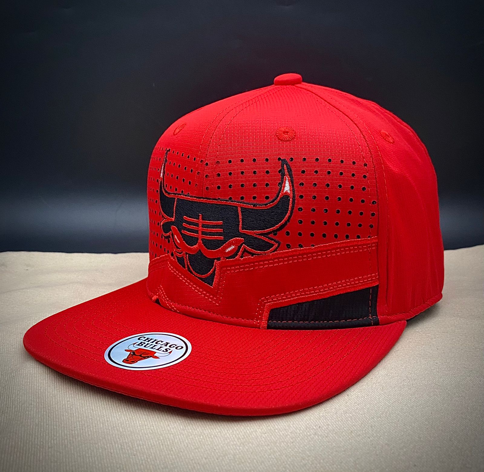 Mitchell & Ness Gorra Chicago Bulls Snapback Color Blanco con Dorado :  : Ropa, Zapatos y Accesorios